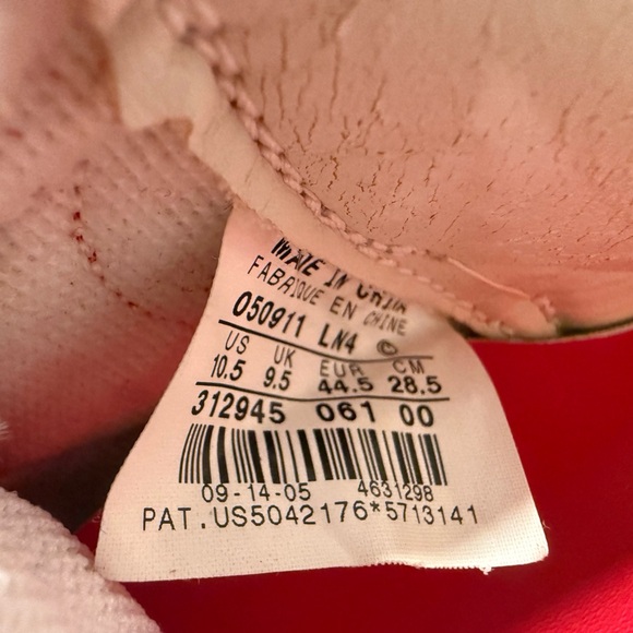 Nike Air Force 1 Low Premium Christmas Sneakers Vintage Size 10.5 Red Silver - Picture 12 of 16